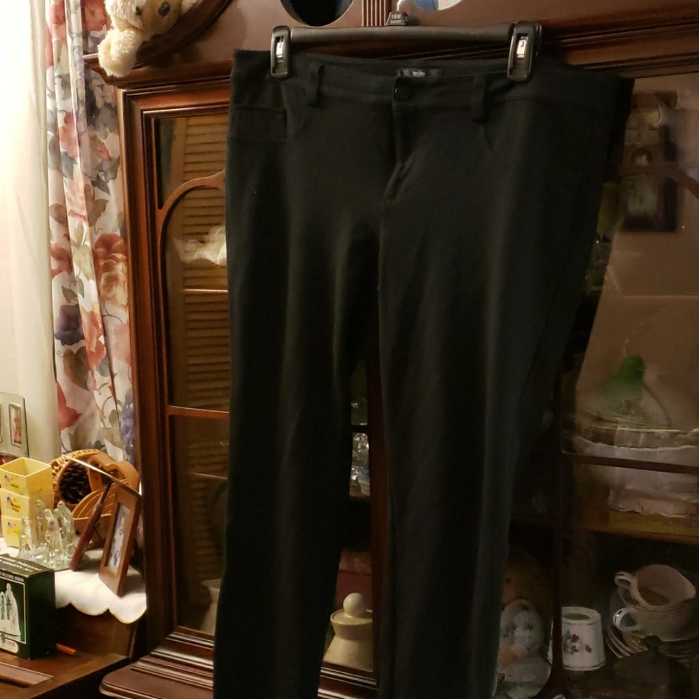 Black skinny pants